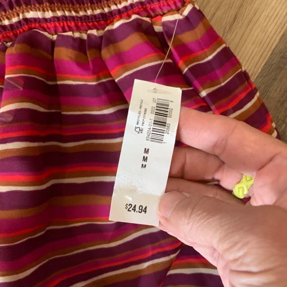 Old Navy elasticized waist‎ mini skirt. NWT. Retail 25 - Picture 3 of 5